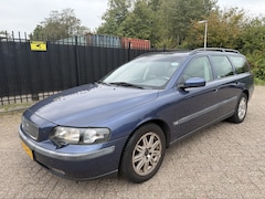 Volvo V70 - 2.4 Automaat Comfort Line Clima/Cruise/Trekhaak