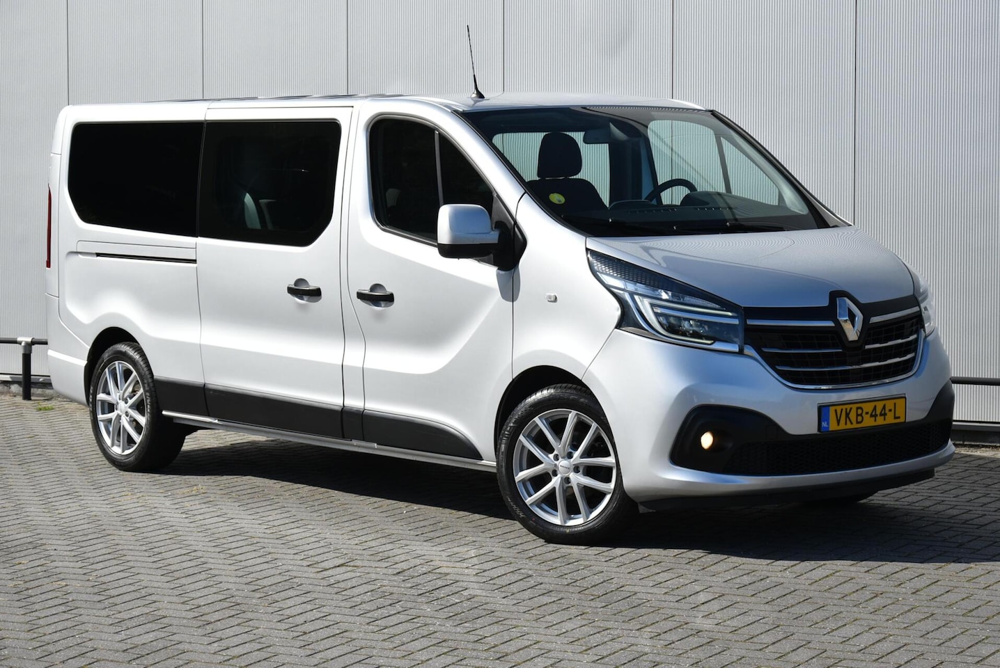 Renault Trafic - bestel 2.0 dCi 145 T29 L2H1 DC Business - AutoWereld.nl