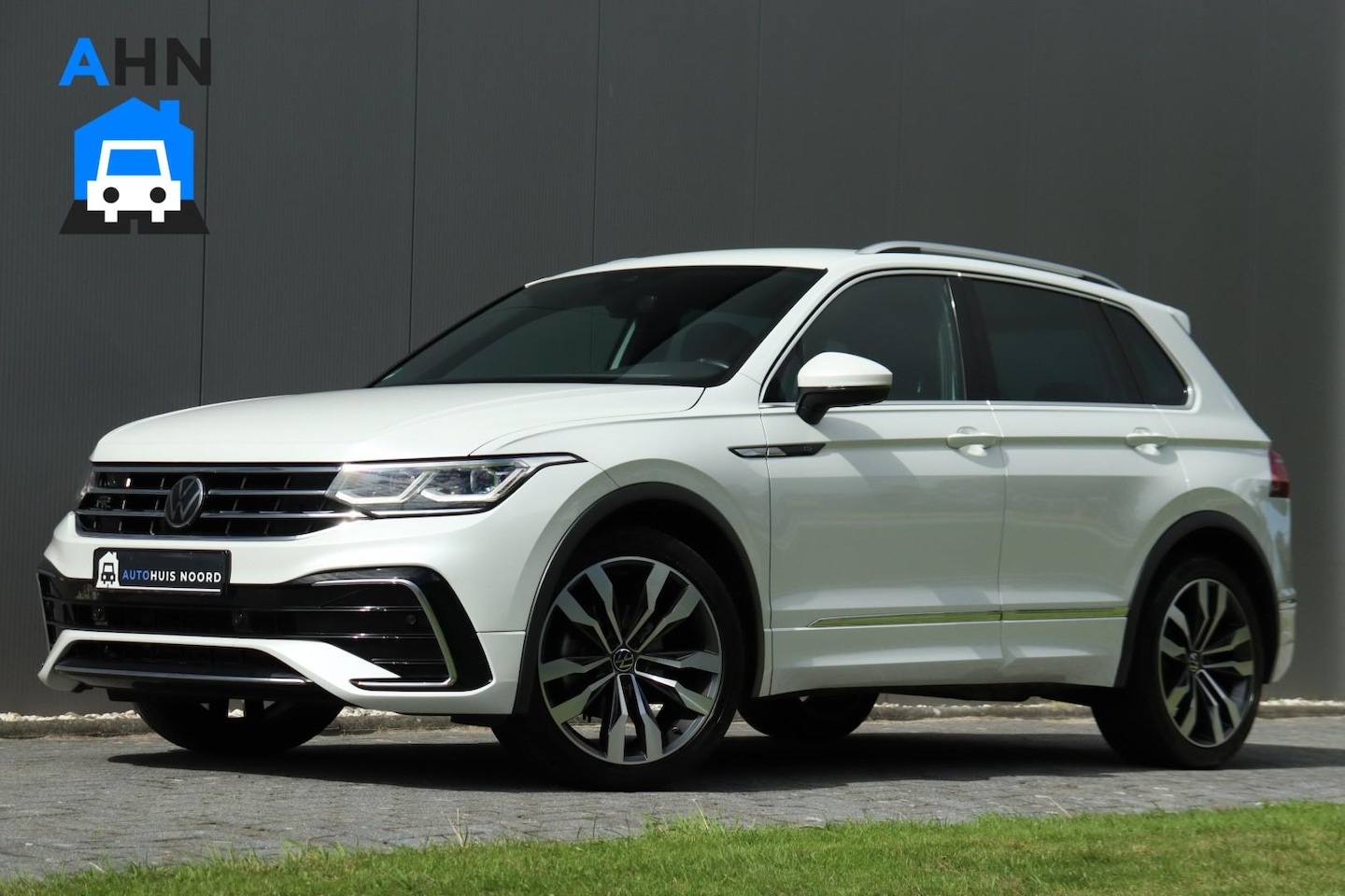 Volkswagen Tiguan - 1.5 TSI / 2x R-Line / Virtual Cockpit / 150PK / Camera / Matrix LED / Keyless / 20"! - AutoWereld.nl