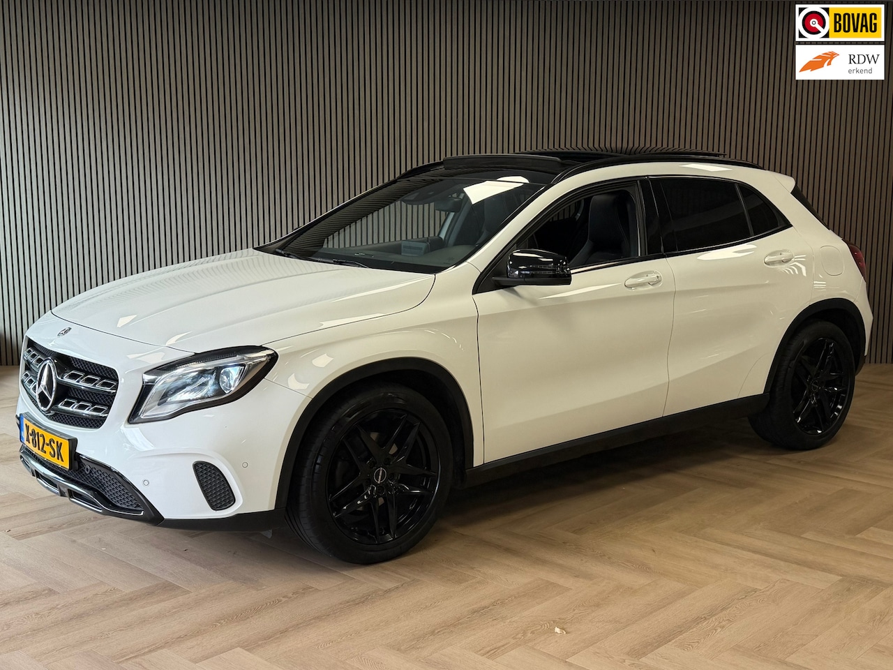Mercedes-Benz GLA-Klasse - 180 Premium Plus AUT. PANORAMADAK NAVIGATIE CAMERA AIRCO PDC CRUISE KEYLESS-GO STOELVERWAR - AutoWereld.nl