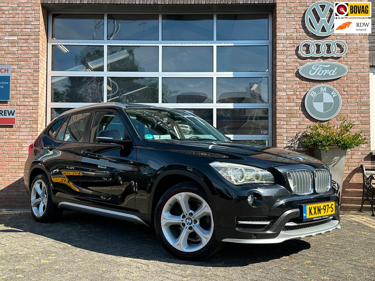BMW X1 - SDrive18i. Navi. Panoramadak. Camera. PDC. - AutoWereld.nl