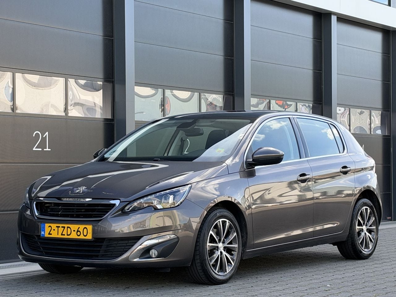 Peugeot 308 - 1.6 BlueHDi Xenon Pano Clima EURO-6 - AutoWereld.nl