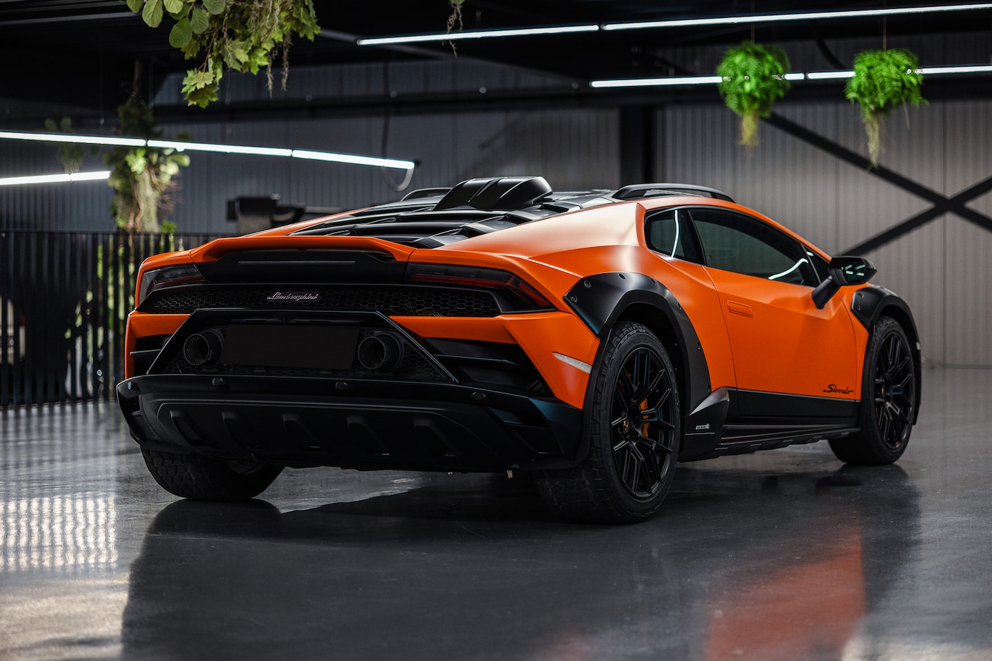 Lamborghini Huracán - 5.2 V10 Sterrato Btw auto, (€ 326.446,28 Ex B.T.W) Eerste lak, Full PPF Dealer onderhouden - AutoWereld.nl