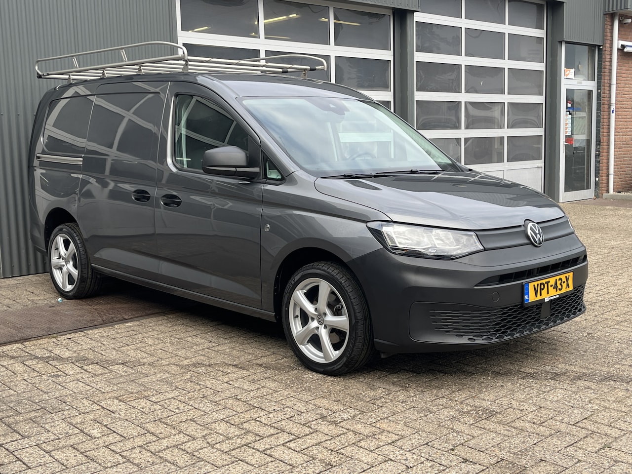 Volkswagen Caddy Cargo Maxi - 2.0 TDI Airco Trekhaak 1400kg trekgewicht Imperiaal Omvormer Lichtmetalenvelgen - AutoWereld.nl