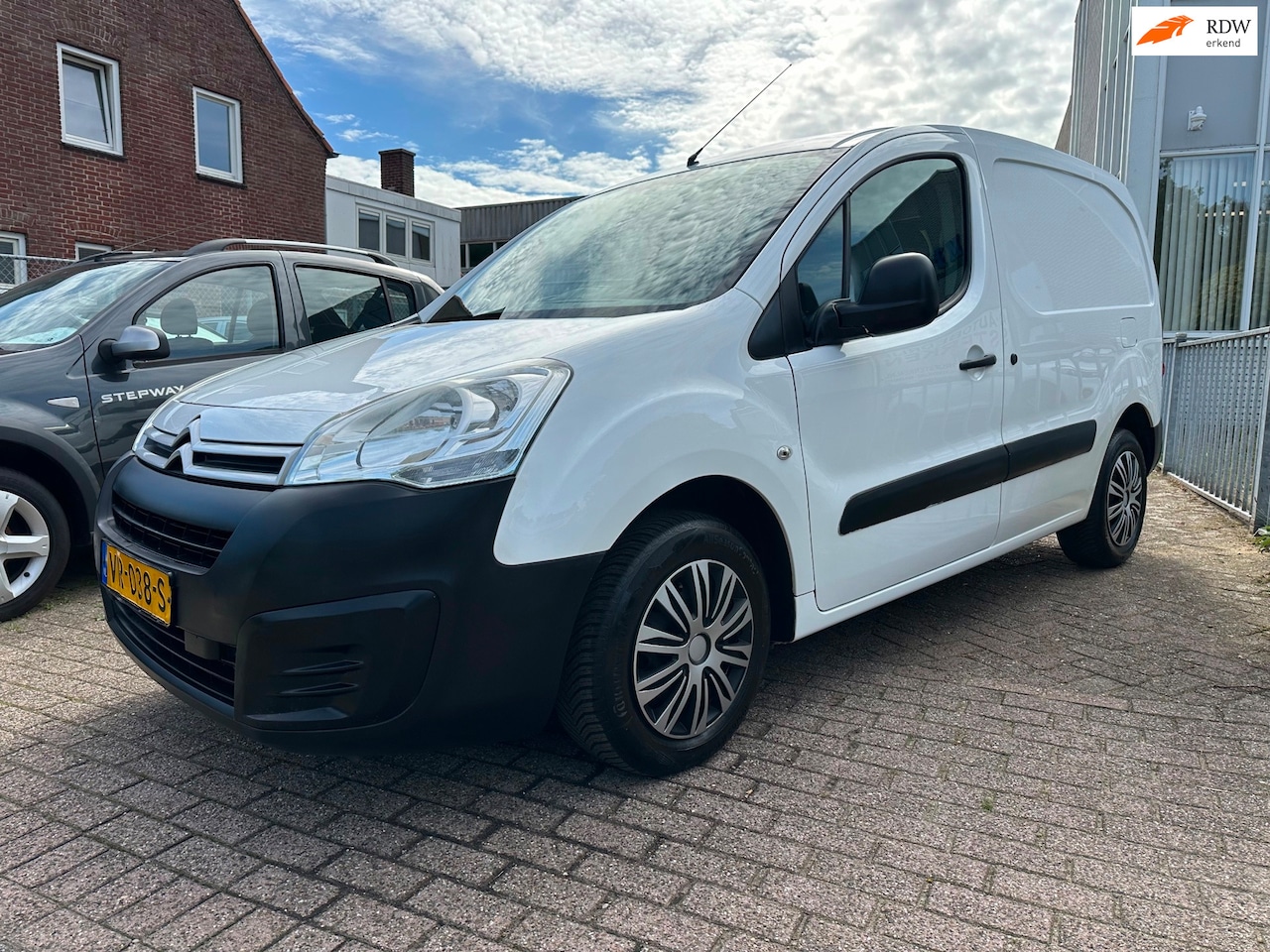 Citroën Berlingo - 1.6 BlueHDI 100 Business S&S * AUTOMAAT * 3 Zitter * MARGE AUTO * - AutoWereld.nl