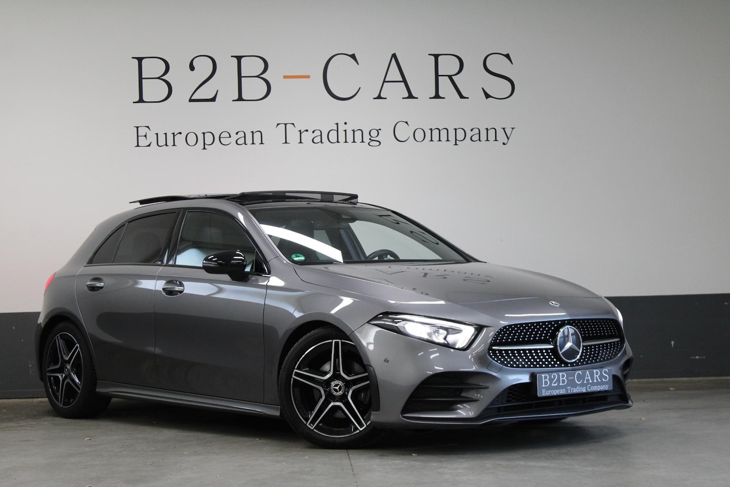 Mercedes-Benz A-klasse - 180 d | AMG | Night Pakket | Panorma - AutoWereld.nl