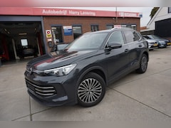 Volkswagen Tiguan - 1.5 eTSI 150pk DSG-7 Elegance Navigatie IQ.Licht El.achterklep 360camera