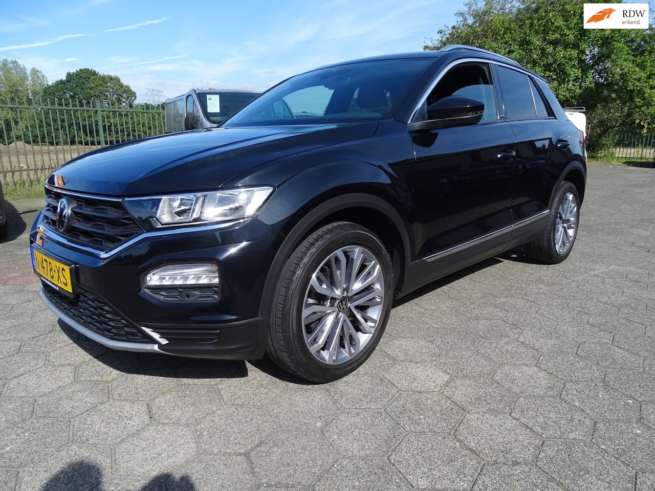 Volkswagen T-Roc - 1.0 TSI Style Business ECC/LMV/NAV/CRUISE/CAMERA - AutoWereld.nl