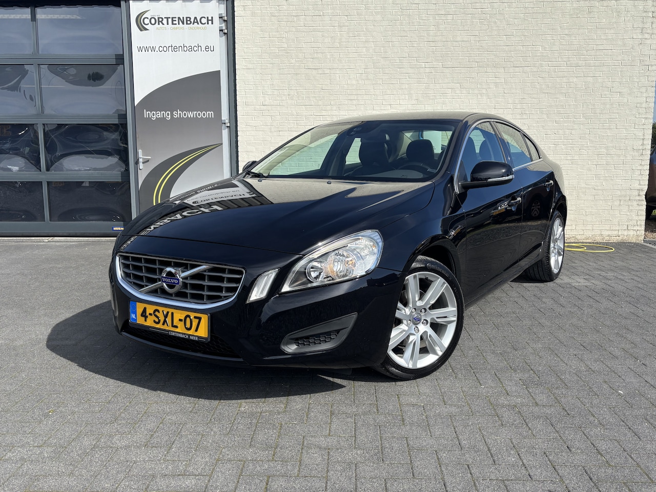 Volvo S60 - 1.6 T3 Momentum | Trekhaak | Cruise control | Metallic | Leder | - AutoWereld.nl