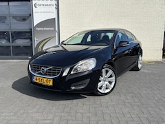 Volvo S60 - 1.6 T3 Momentum | Trekhaak | Cruise control | Metallic | Leder |