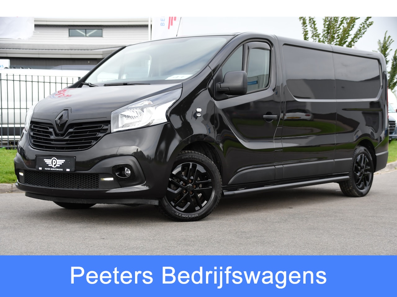 Renault Trafic - 1.6 dCi T29 L2H1 Luxe Black Edition Camera, Cruise, Multimedia, 125pk, Trekhaak, Airco, Un - AutoWereld.nl