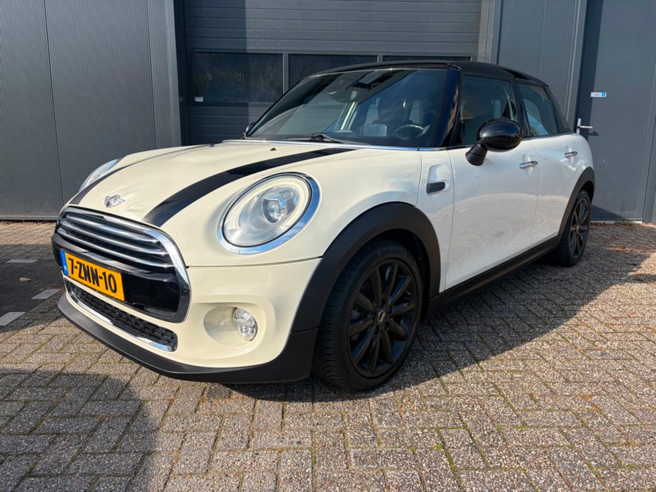 MINI 5-Deurs - 1.5 Cooper Chili, Navi, HUD, Clima, ACC, PDC, HK - AutoWereld.nl