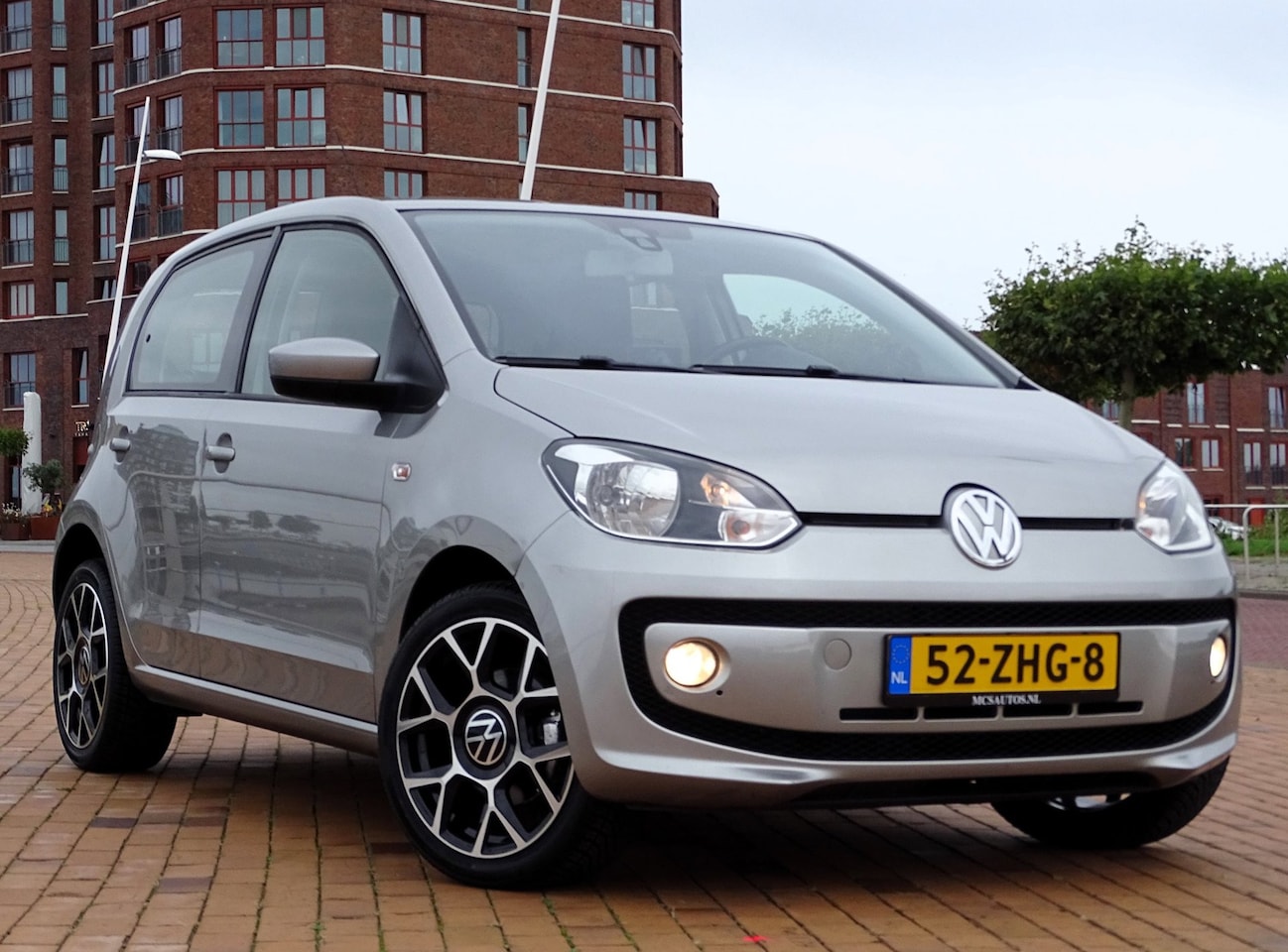 Volkswagen Up! - 1.0 high up! Automaat 75pk Airco Cruise Navi Lmv - AutoWereld.nl