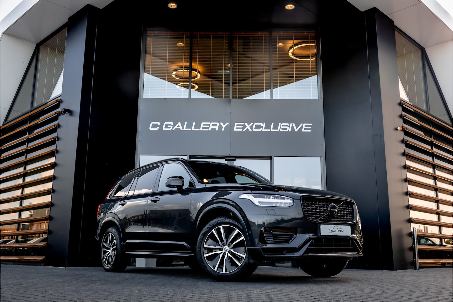 Volvo XC90 - 2.0 T8 Recharge AWD R-Design 7p - Panorama | H&K | Memory | Elek. Trekhaak | 360 Camera - AutoWereld.nl