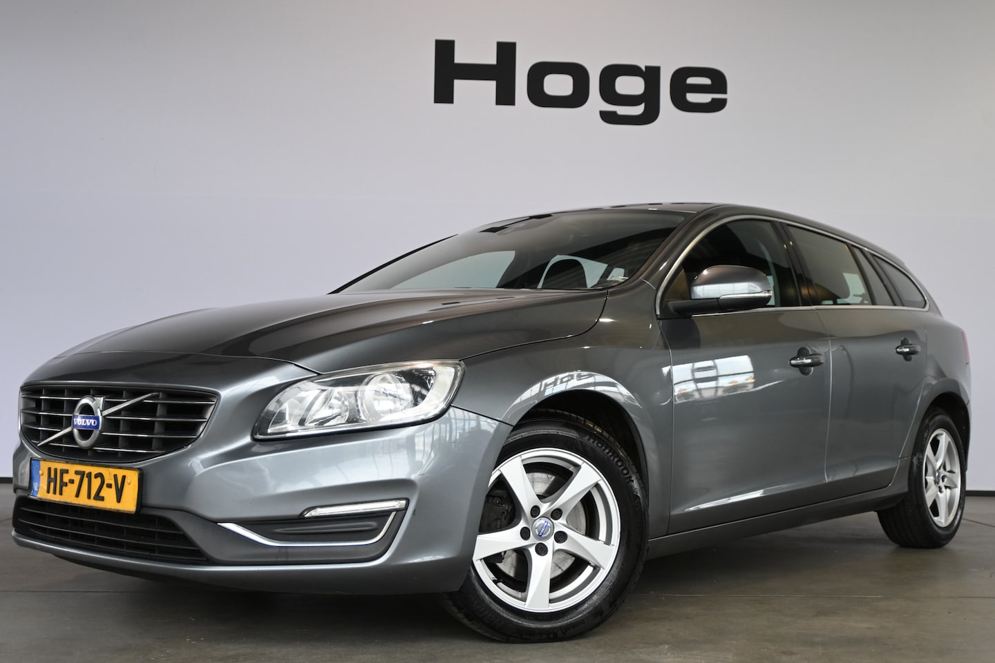 Volvo V60 - 2.0 D3 Summum Business Automaat Clima Cruise control Leder Navigatie PDC Trekhaak Stoelver - AutoWereld.nl