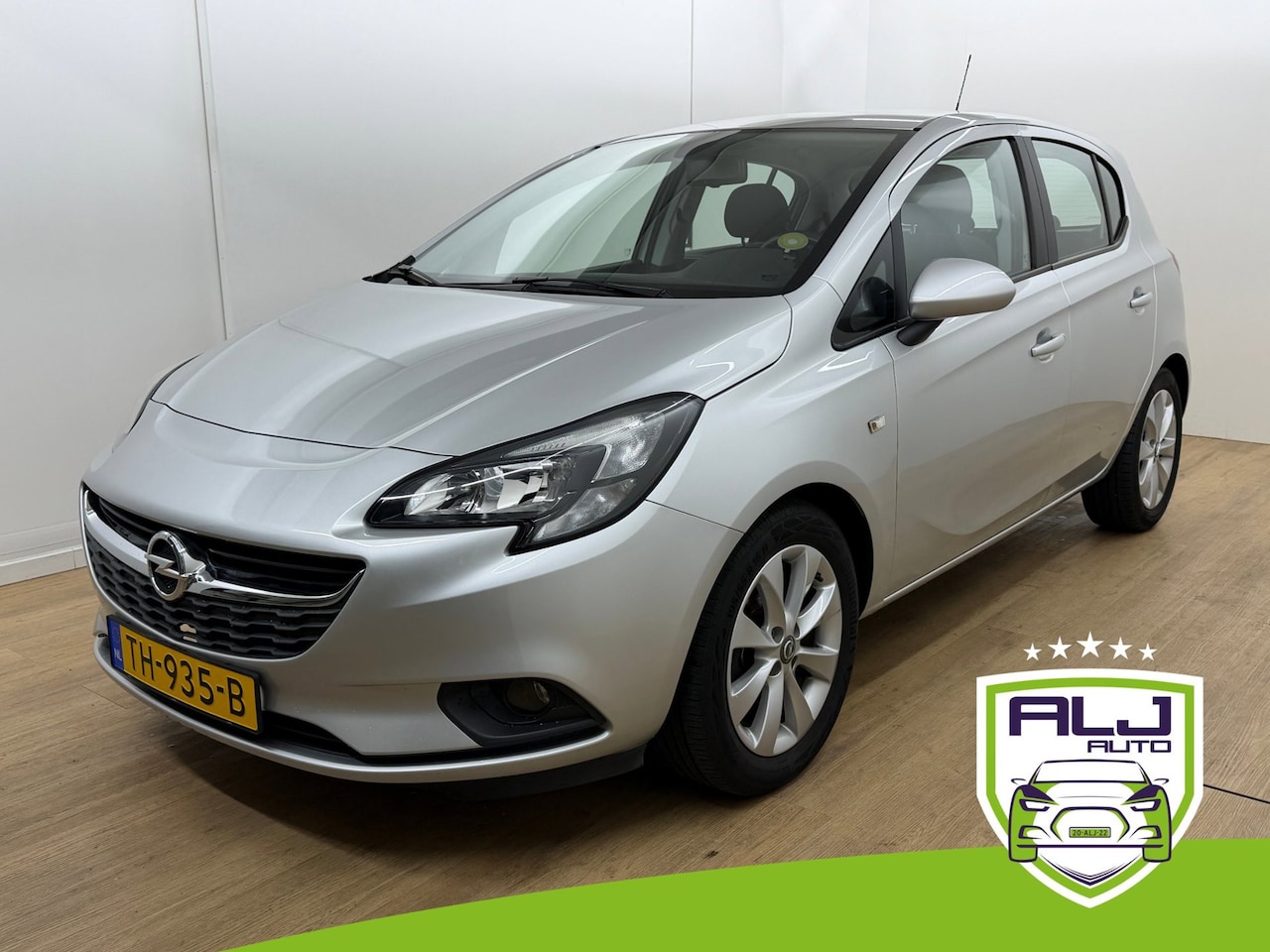 Opel Corsa - Occasion 1.4 Favourite | Grijs | Tweedehands Opel Corsa | Airco | Bluetooth | Trekhaak | C - AutoWereld.nl