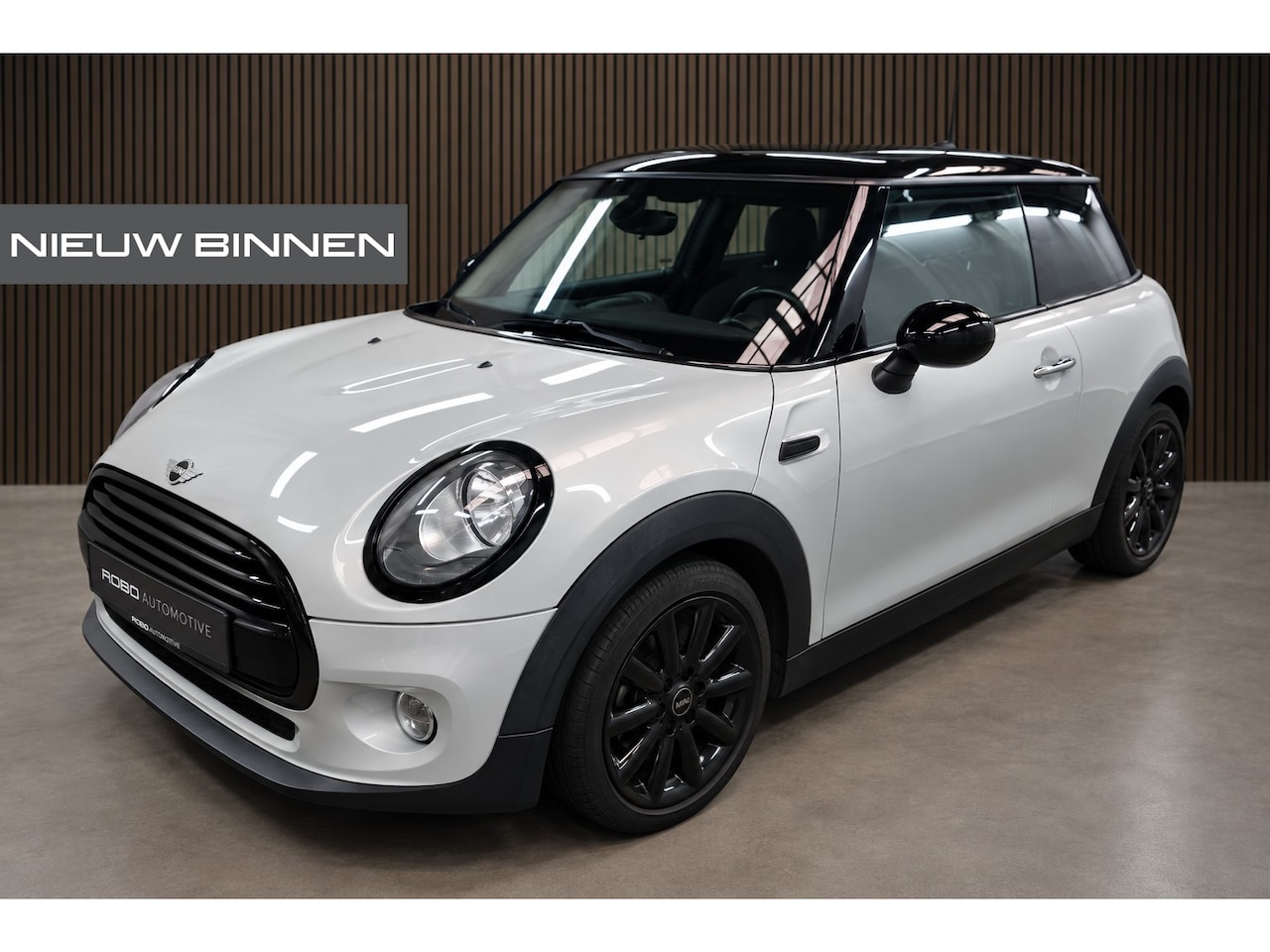 MINI 3-Deurs - 1.5 Cooper Business | Black Pack | Navigatie | Cruise Control | Climate Control | Keyless - AutoWereld.nl