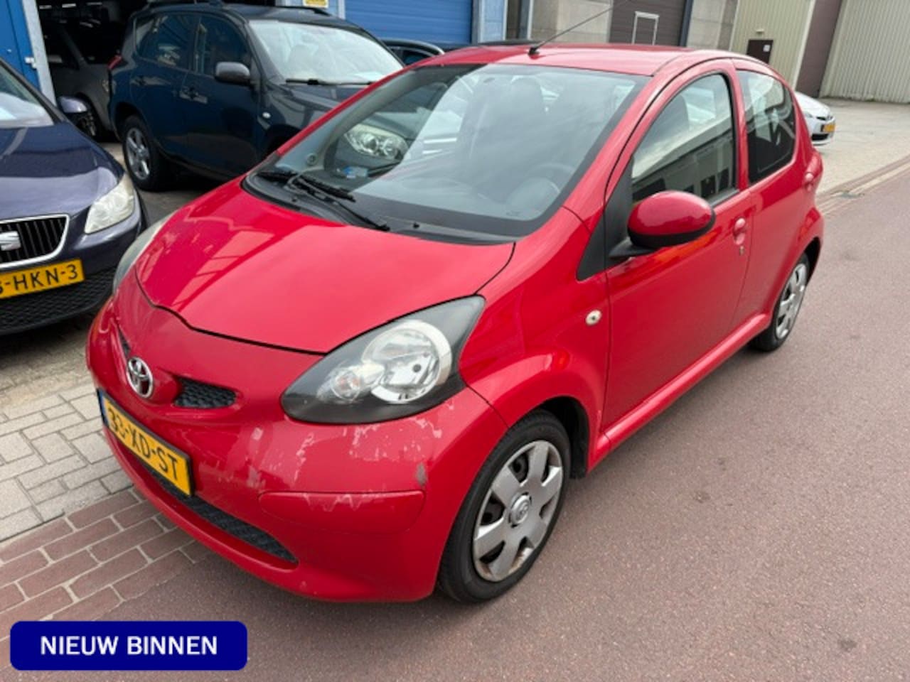 Toyota Aygo - 1.0-12V + 5-deurs met APK 20-06-2027 100% Toyota dealer onderhouden met boekjes, wel een b - AutoWereld.nl