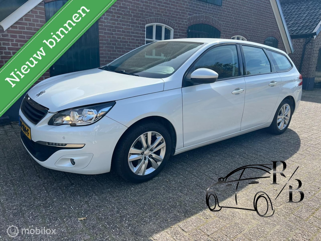 Peugeot 308 SW - 1.2 PureTech Blue Lease Premium NAVI AIRCO - AutoWereld.nl