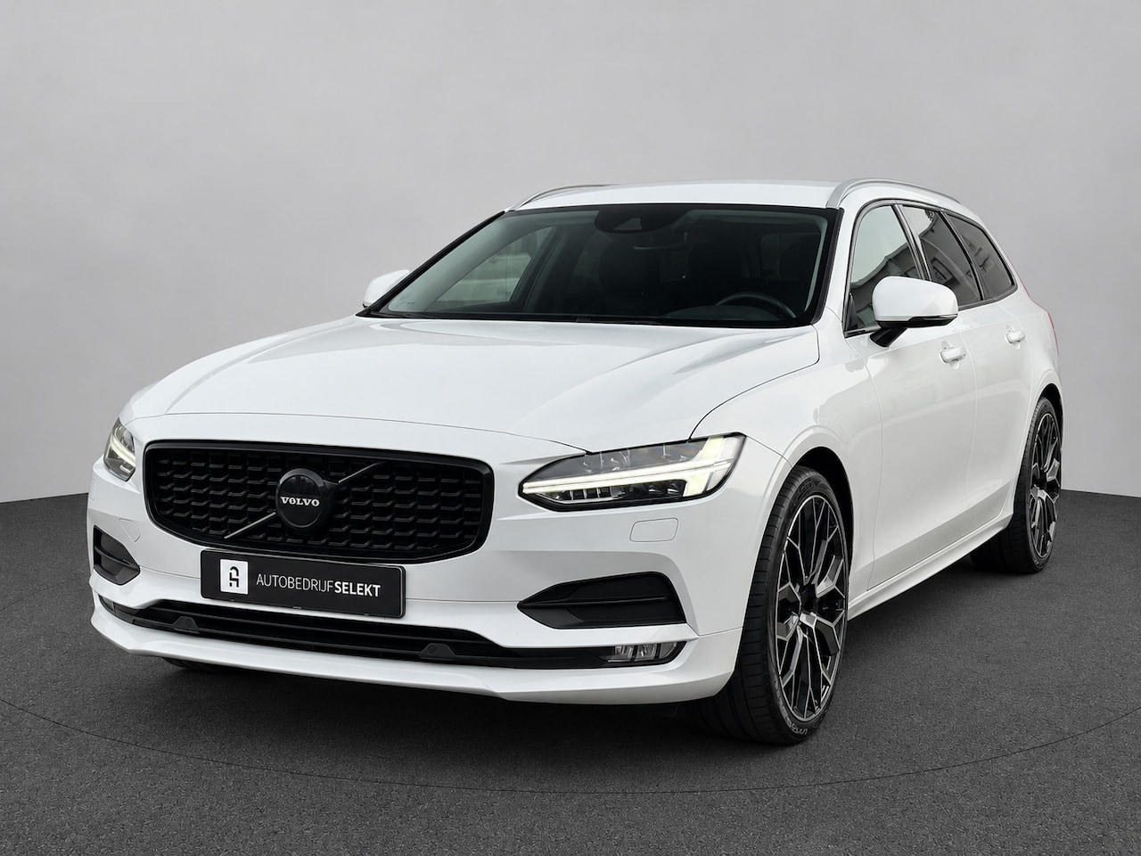 Volvo V90 - 2.0 T4 Inscription | Trekhaak | Head Up | Dodehoek | ACC | Carplay - AutoWereld.nl