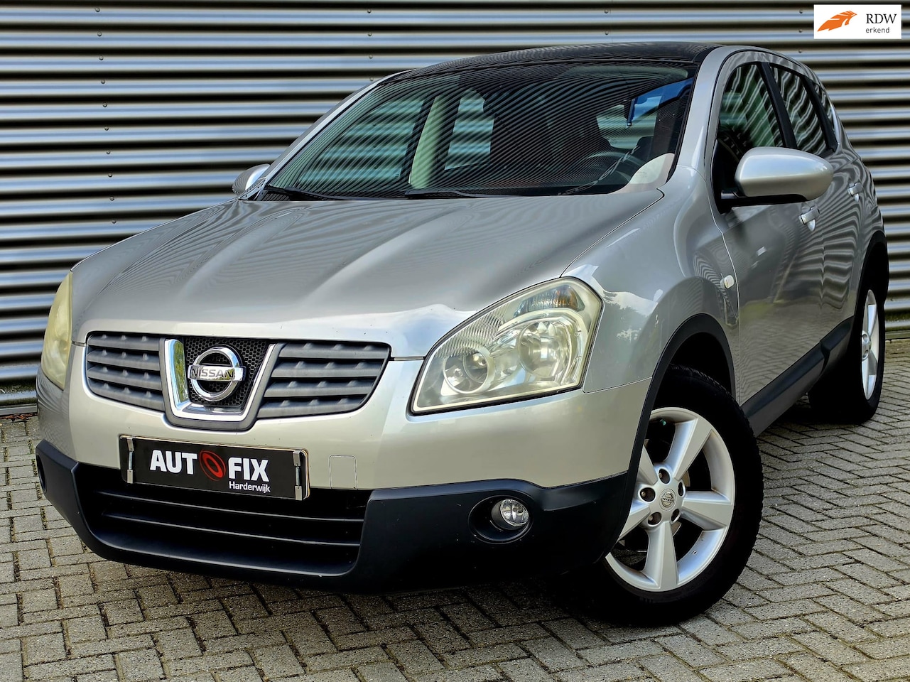 Nissan Qashqai - 1.6 Acenta / Pano / PDC / Airco / Keyless - AutoWereld.nl