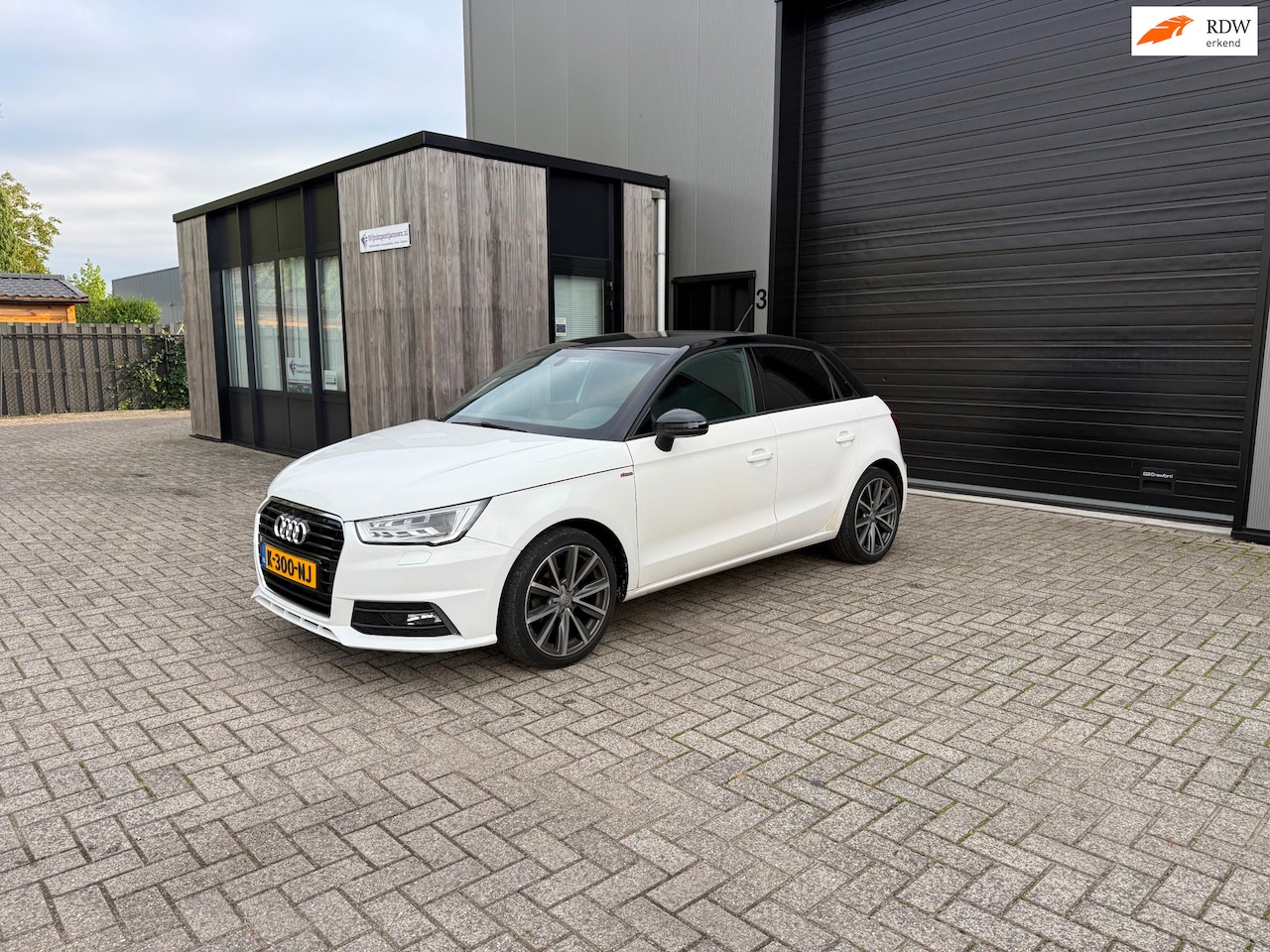 Audi A1 Sportback - 1.0 TFSI Sportback S-LINE |automaat|LED|AIRCO|NAVI|PDC|CRUISE|ZEER LAGE KMSTAND! - AutoWereld.nl