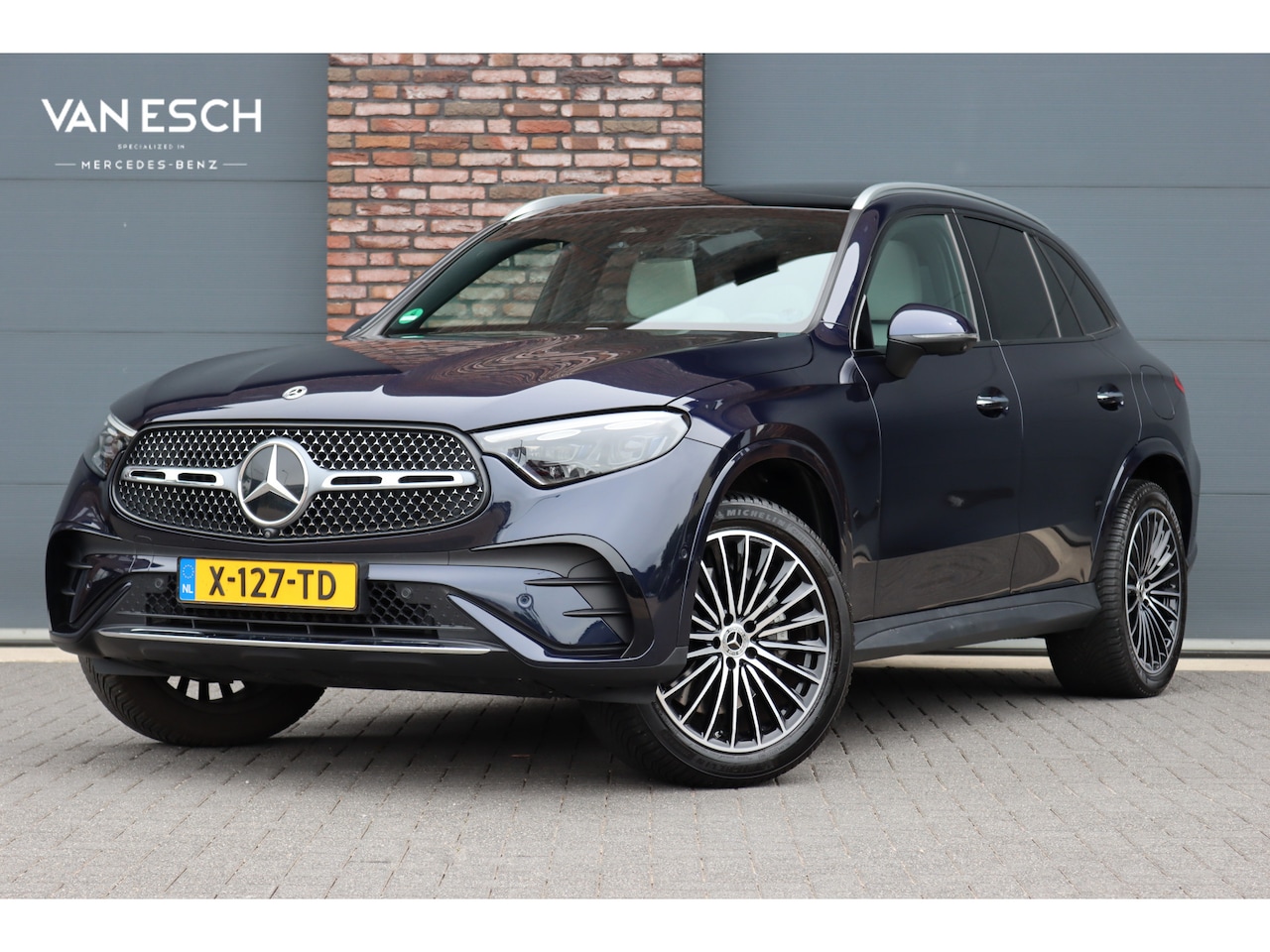 Mercedes-Benz GLC-klasse - 400e 4MATIC AMG Line | Panoramadak | Trekhaak | Memory | Burmester | Surround Camera | Key - AutoWereld.nl