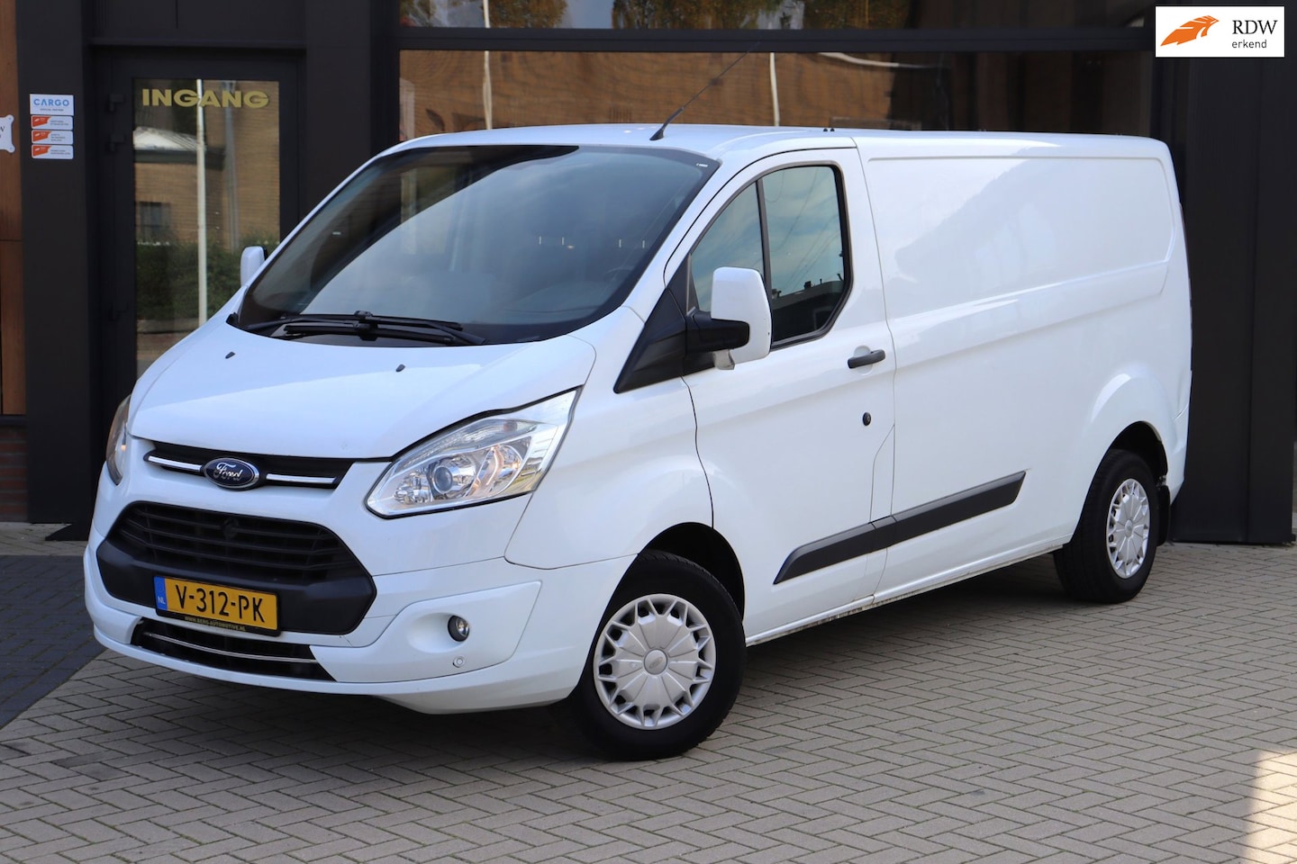 Ford Transit Custom - 290 2.0 TDCI L2H1 Trend | Airco | Cruise | 3 Zits | Trekhaak - AutoWereld.nl