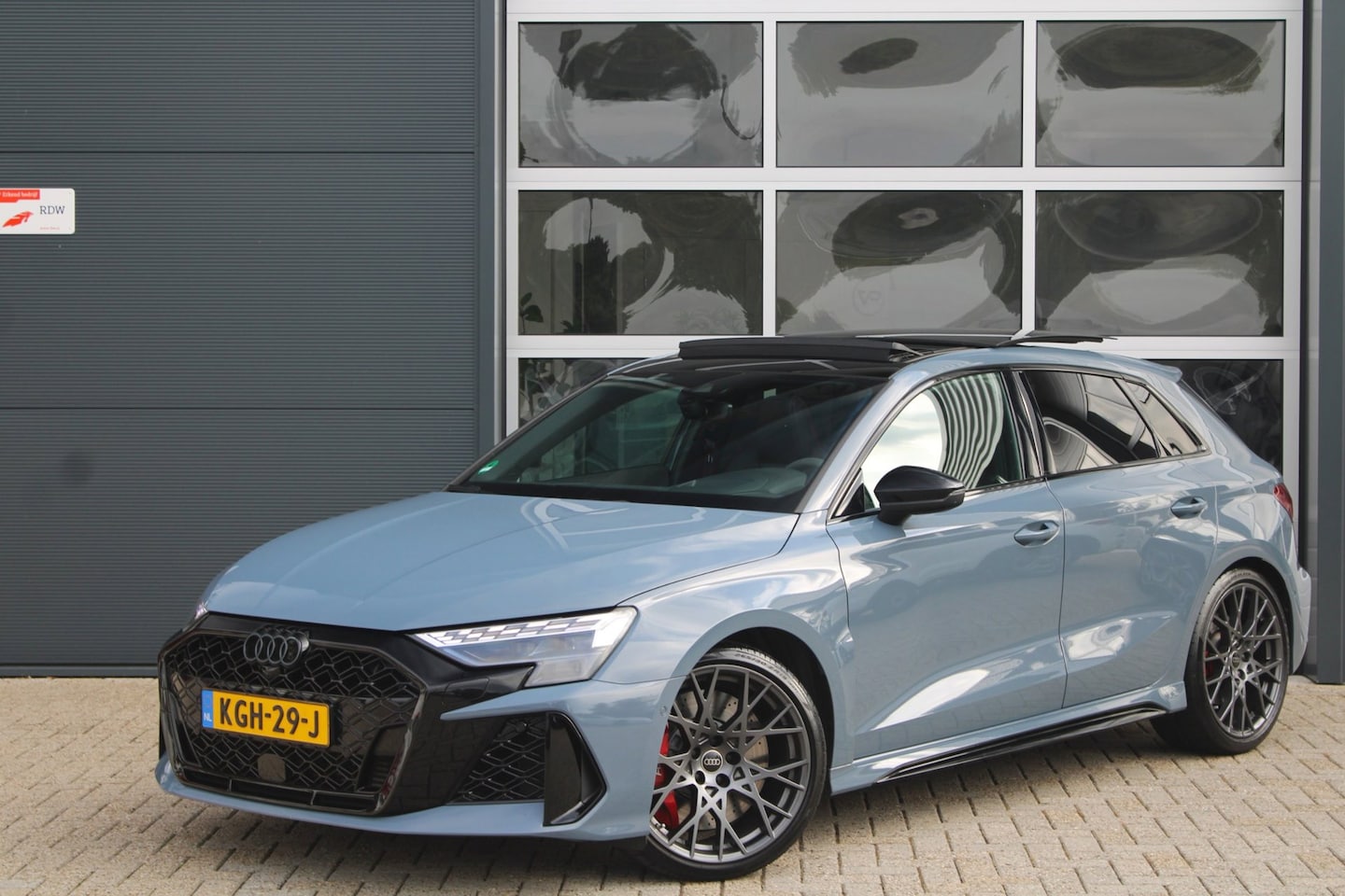 Audi RS3 - Sportback 2.5 TFSI Quattro | Pano | Sonos | HUD | ACC - AutoWereld.nl