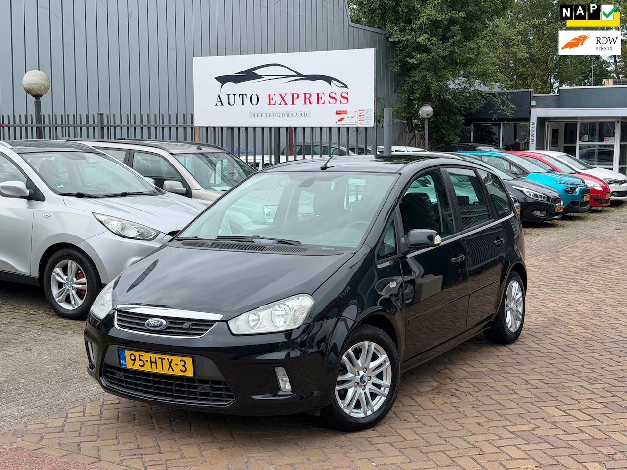 Ford C-Max - 1.8-16V Ghia Flexifuel/ Airco/Navi/Cruise/Trekhaak/Carplay/Nap/Nieuw Apk/2 sleutels aanwez - AutoWereld.nl