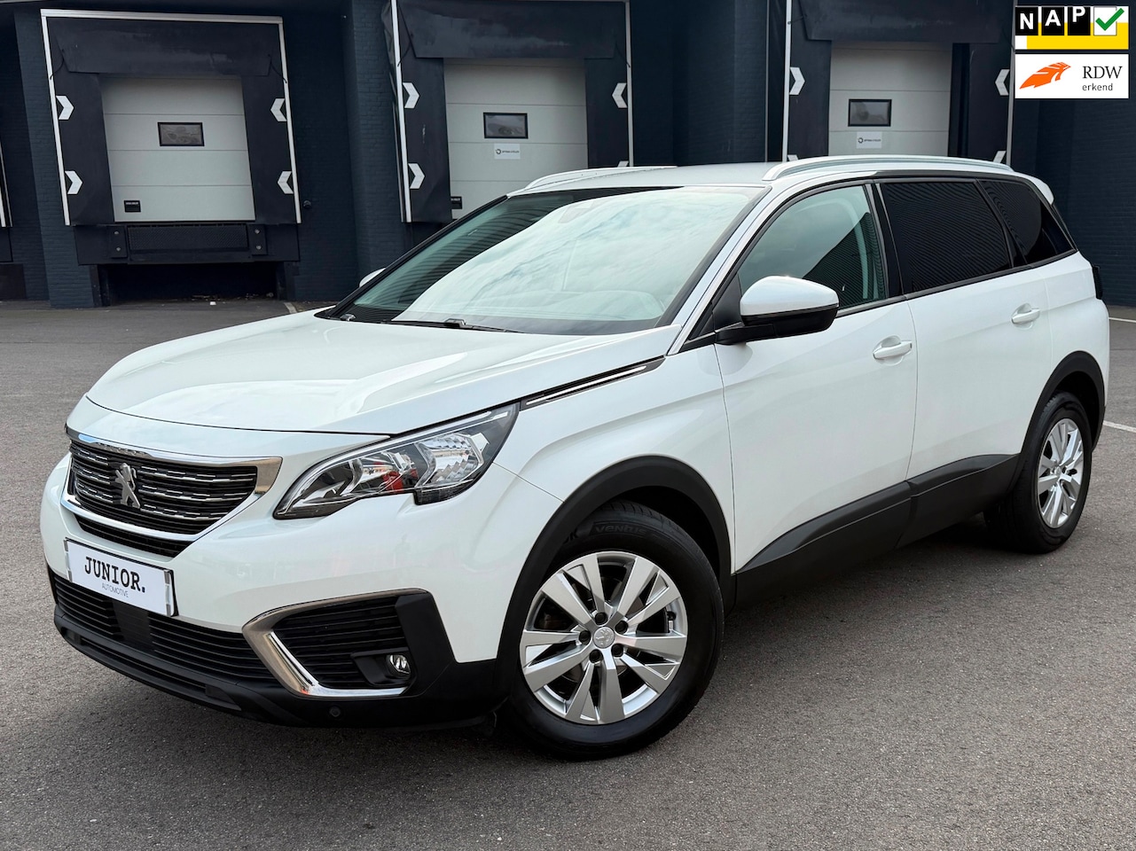 Peugeot 5008 - 1.2 PureTech AUTOMAAT/LEDER/RIEMVERVANGEN/CARPLAY - AutoWereld.nl