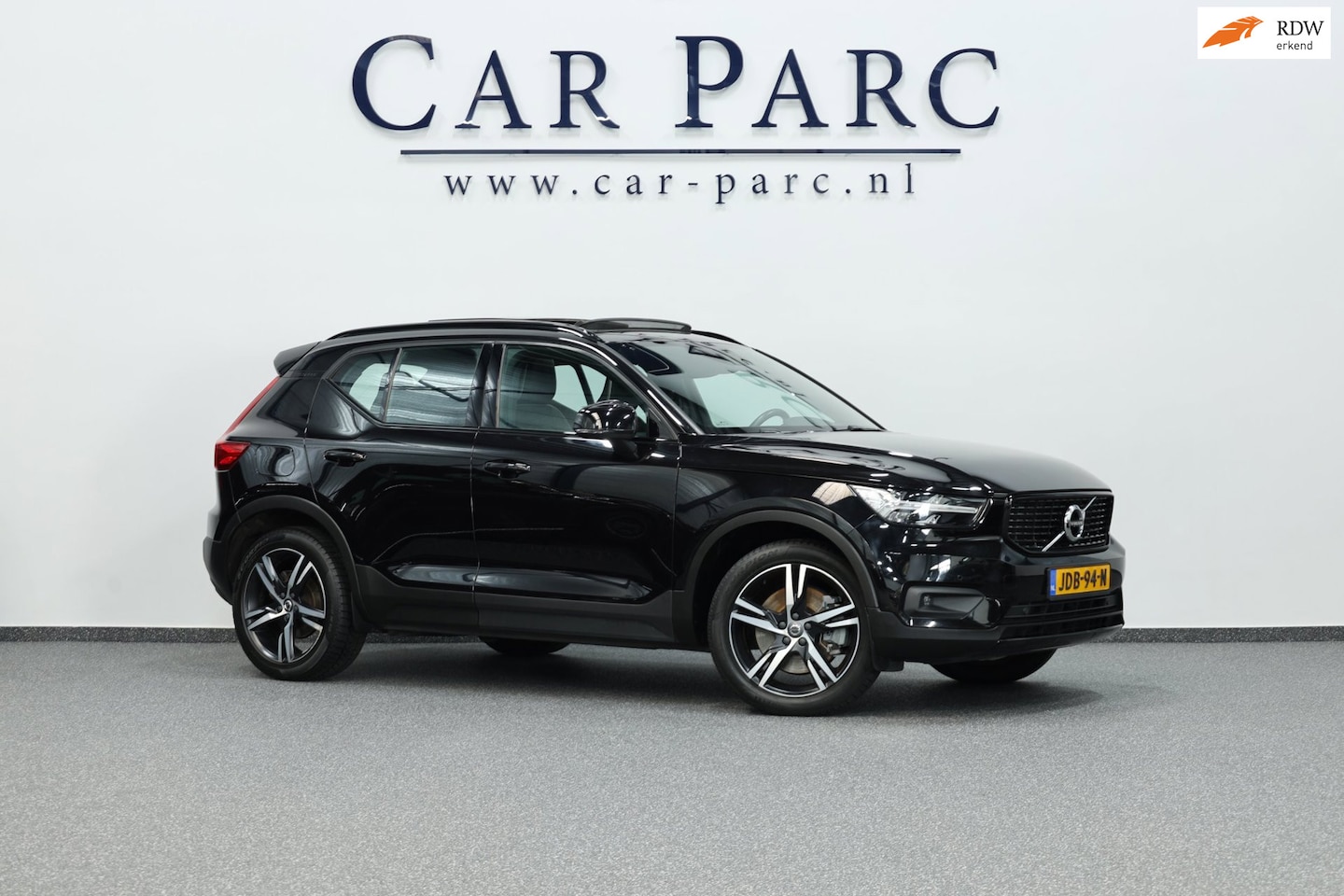 Volvo XC40 - 1.5 T5 Recharge R-line LED/VIRTUAL/PANO/LEER+S.VERWARMING/19" LMV/CAM/12 MND GARANTIE! - AutoWereld.nl
