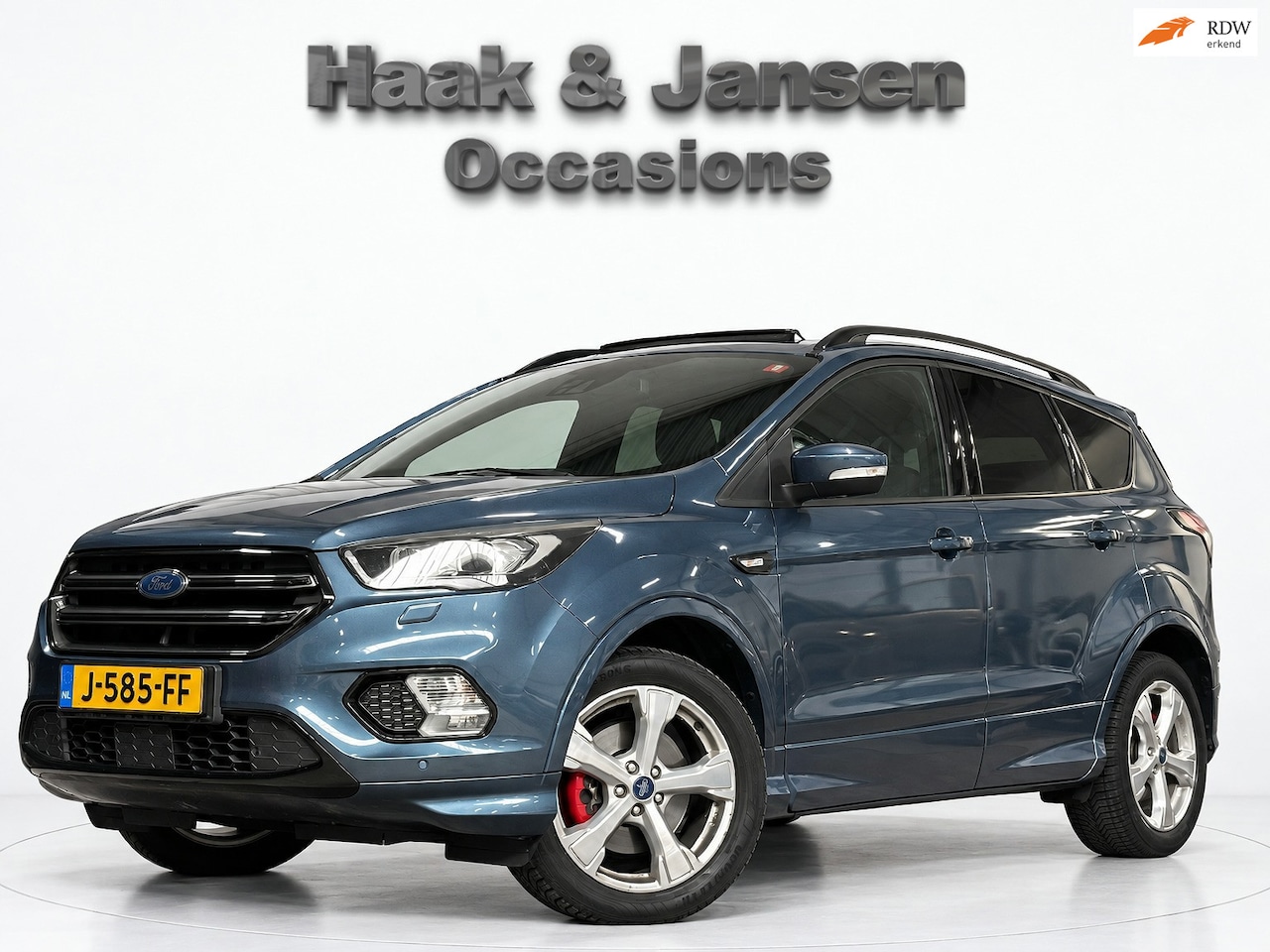 Ford Kuga - 1.5 EcoBoost Vignale - Panorama - Camera - ACC - AutoWereld.nl