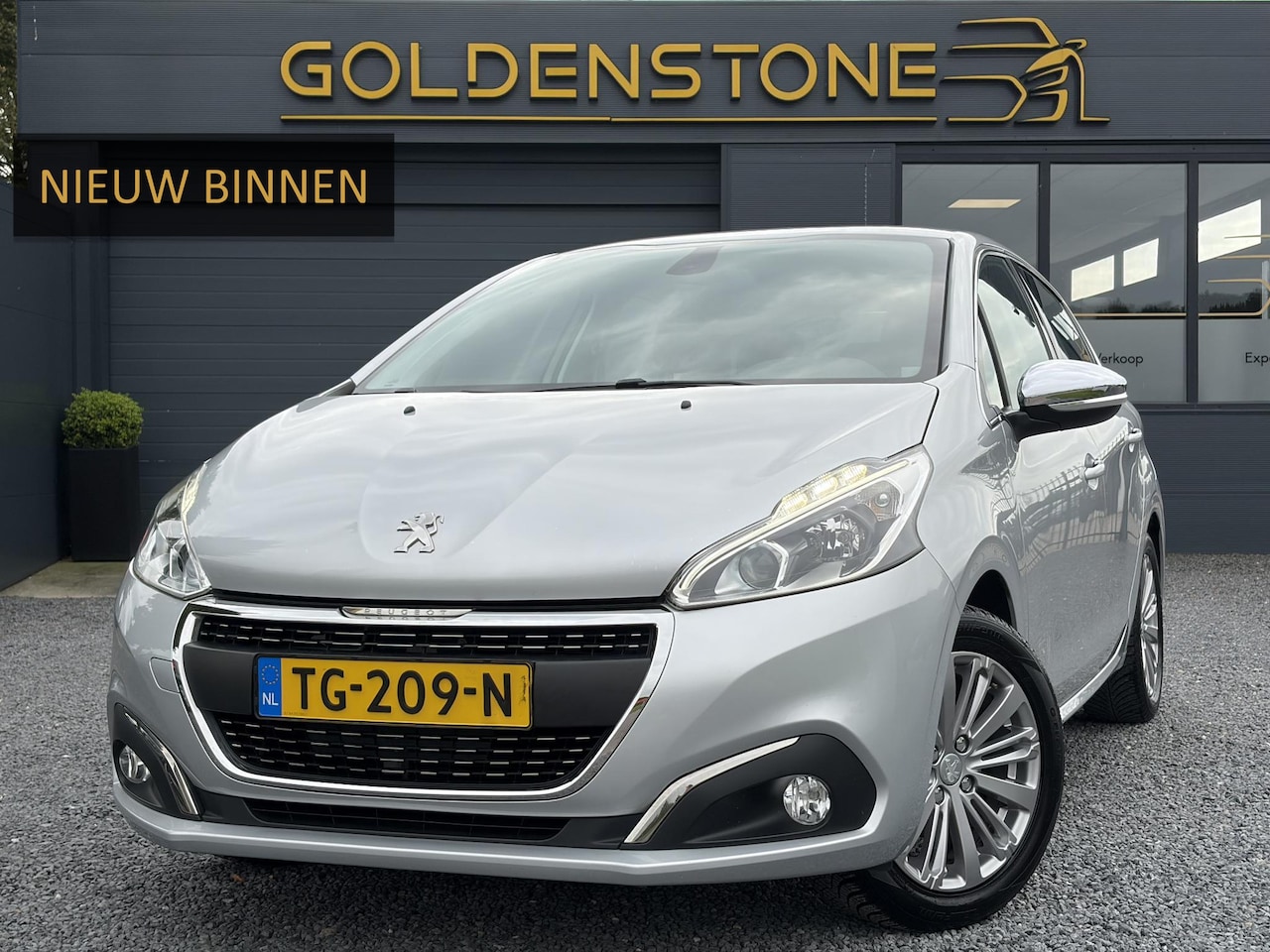 Peugeot 208 - 1.2 PureTech Blue Lease Executive ✓Dealer Onderhouden✓2e Eigenaar✓Navi✓Carplay✓Clima✓Cruis - AutoWereld.nl