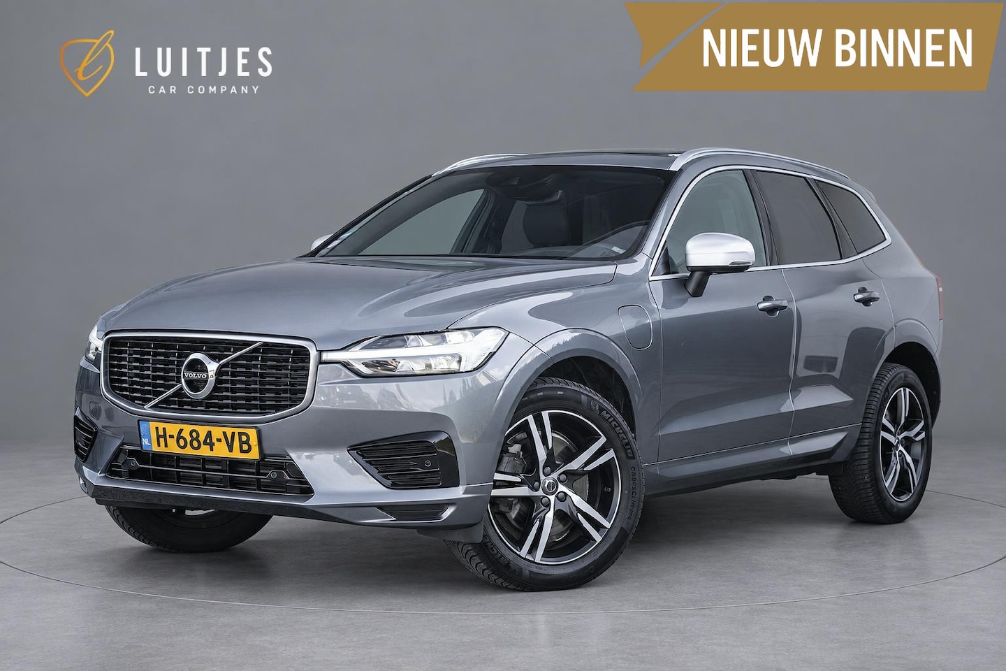 Volvo XC60 - 2.0 T8 407pk AWD R-Design Pano-dak|Trekhaak|ACC|HuD|Dealer-onderhouden - AutoWereld.nl
