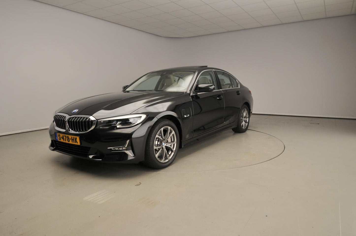 BMW 3-serie - Sedan 330e | Laserlicht | Leder | HUD | Sportstoelen | Elektr. zetels | Keyles go | DAB | - AutoWereld.nl