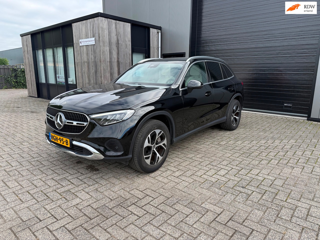Mercedes-Benz GLC-klasse - 4MATIC Luxury Line 313pk Dealer O.H. | Camera | Lederen Sportstoelen Memory & Verwarmd | P - AutoWereld.nl