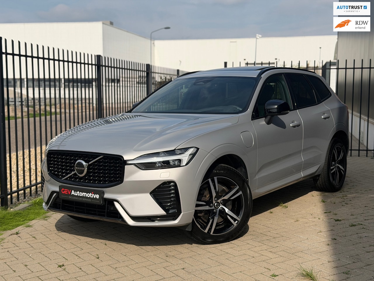 Volvo XC60 - 2.0 T6 Recharge Plug-in hybrid AWD R-Design Pano Memory Trekhaak Carplay - AutoWereld.nl