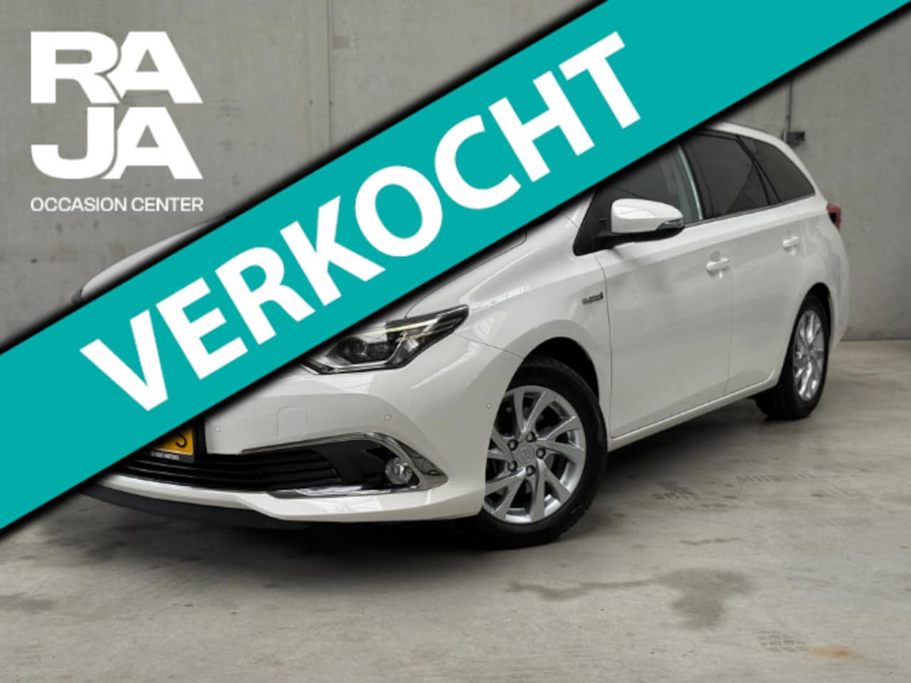Toyota Auris Touring Sports - 1.8 Hybrid Lease pro Cruise Clima Navi Pano - AutoWereld.nl