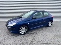 Peugeot 206 - 1.4 XR bouwjaar 2000 ( nw apk )