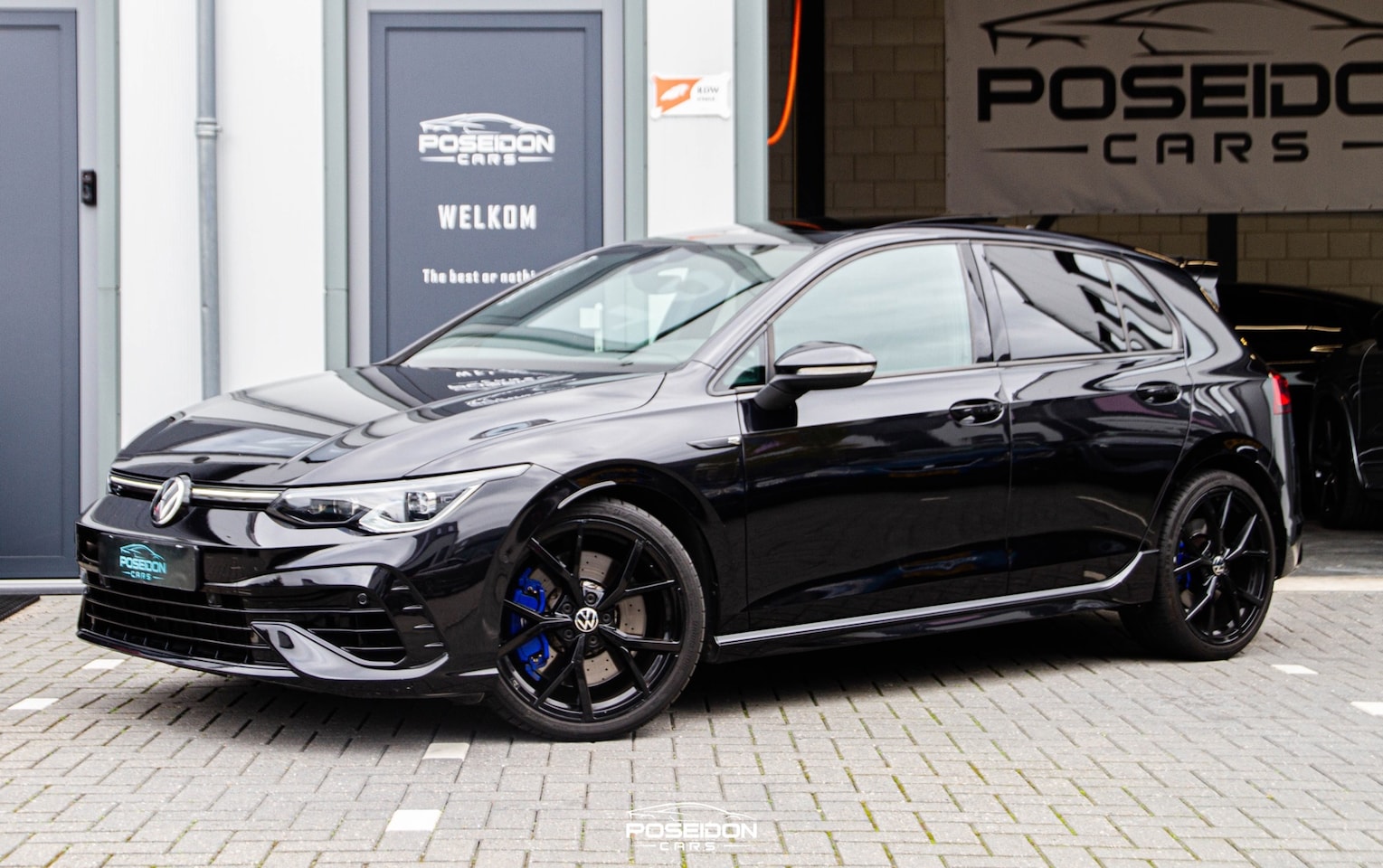 Volkswagen Golf - 2.0 TSI R 4Motion PANO | AKRAPOVIC | LEER | MEMORY | KEYLESS | ACC | HEAD-UP | BOMVOLL!! - AutoWereld.nl