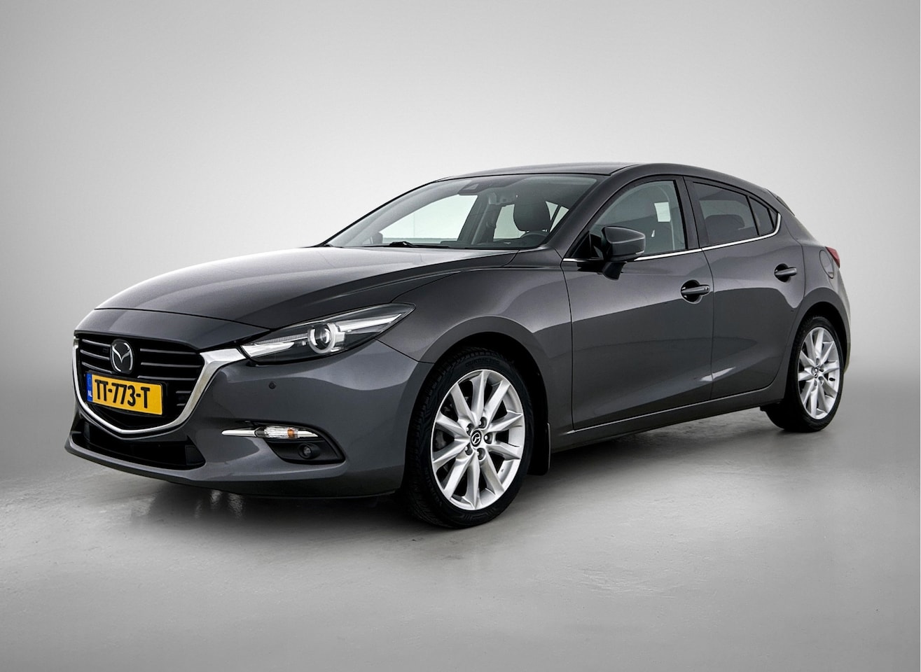 Mazda 3 - 2.0 SkyActiv-G 120 GT-M | BOSE | Trekhaak | Head-up Display | Navigatie | Stuur-/Stoelverw - AutoWereld.nl