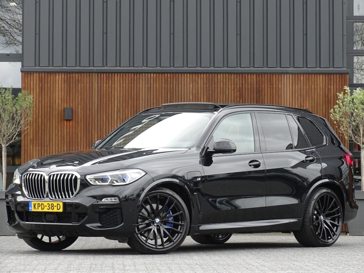 BMW X5 - 45e 394PK M-Sport Individual / Skylounge / Alcanatara / Laser / 360° - AutoWereld.nl