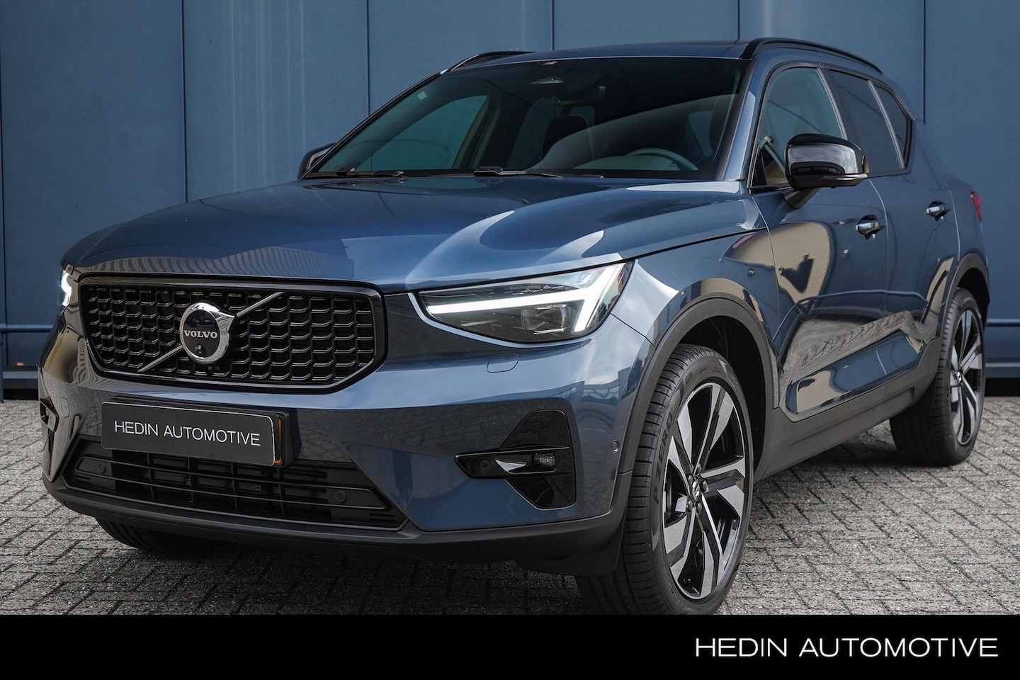 Volvo XC40 - 2.0 B4 Plus Dark | Pano. dak | Adaptive Cruise | BLIS | 360 Camera | Matrix LED | 20 inch - AutoWereld.nl