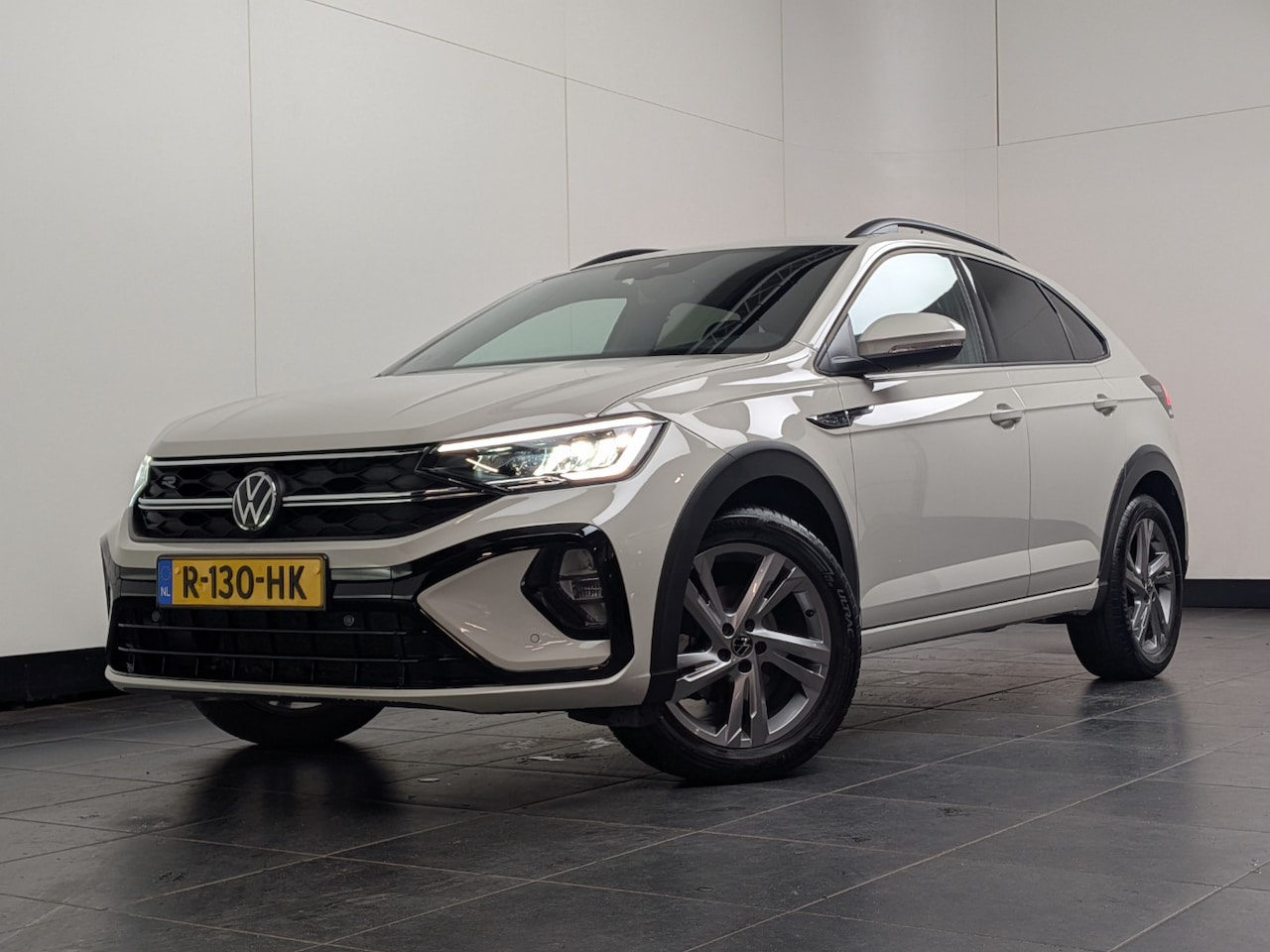 Volkswagen Taigo - 1.0 TSI 110 pk R-Line 7-DSG | Achteruitrijcamera | R-Line interieur | Trekhaak afneembaar - AutoWereld.nl