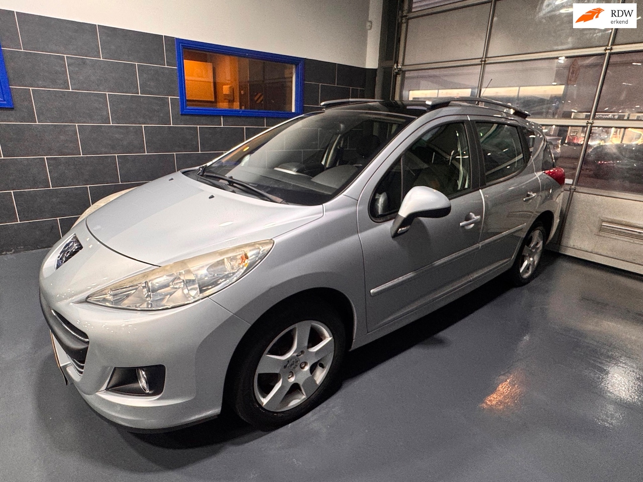 Peugeot 207 SW - 1.6 VTi - Navi - Pano - Airco - Cruise - Trekhaak - Elektr Ramen&Spiegels - Nw. APK - AutoWereld.nl