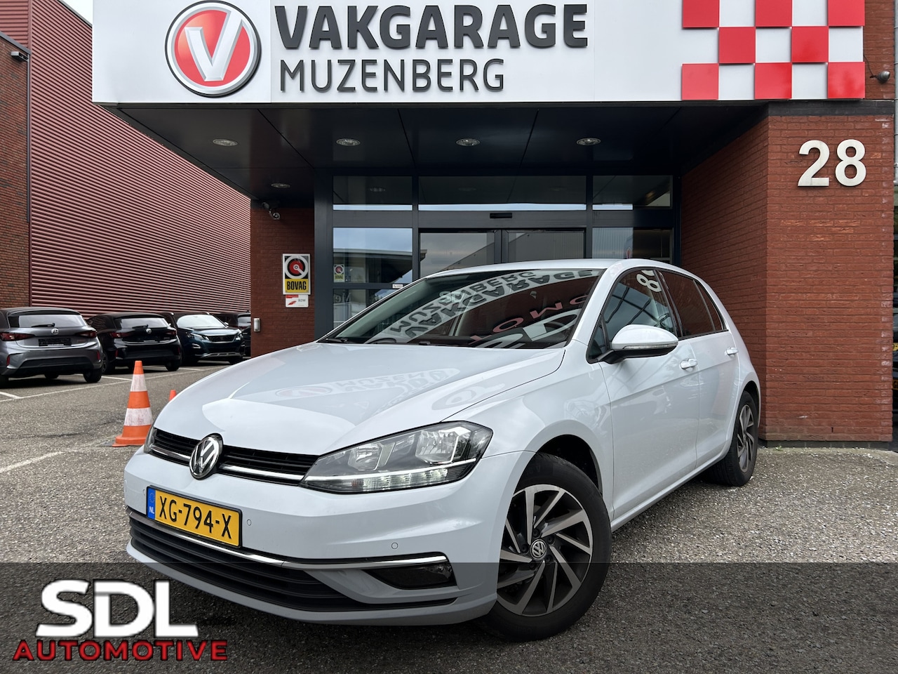 Volkswagen Golf - 1.0 TSI Comfortline Business // LED // NAVI + CARPLAY // ADAPTIVE CRUISE // CLIMA // PDC / - AutoWereld.nl