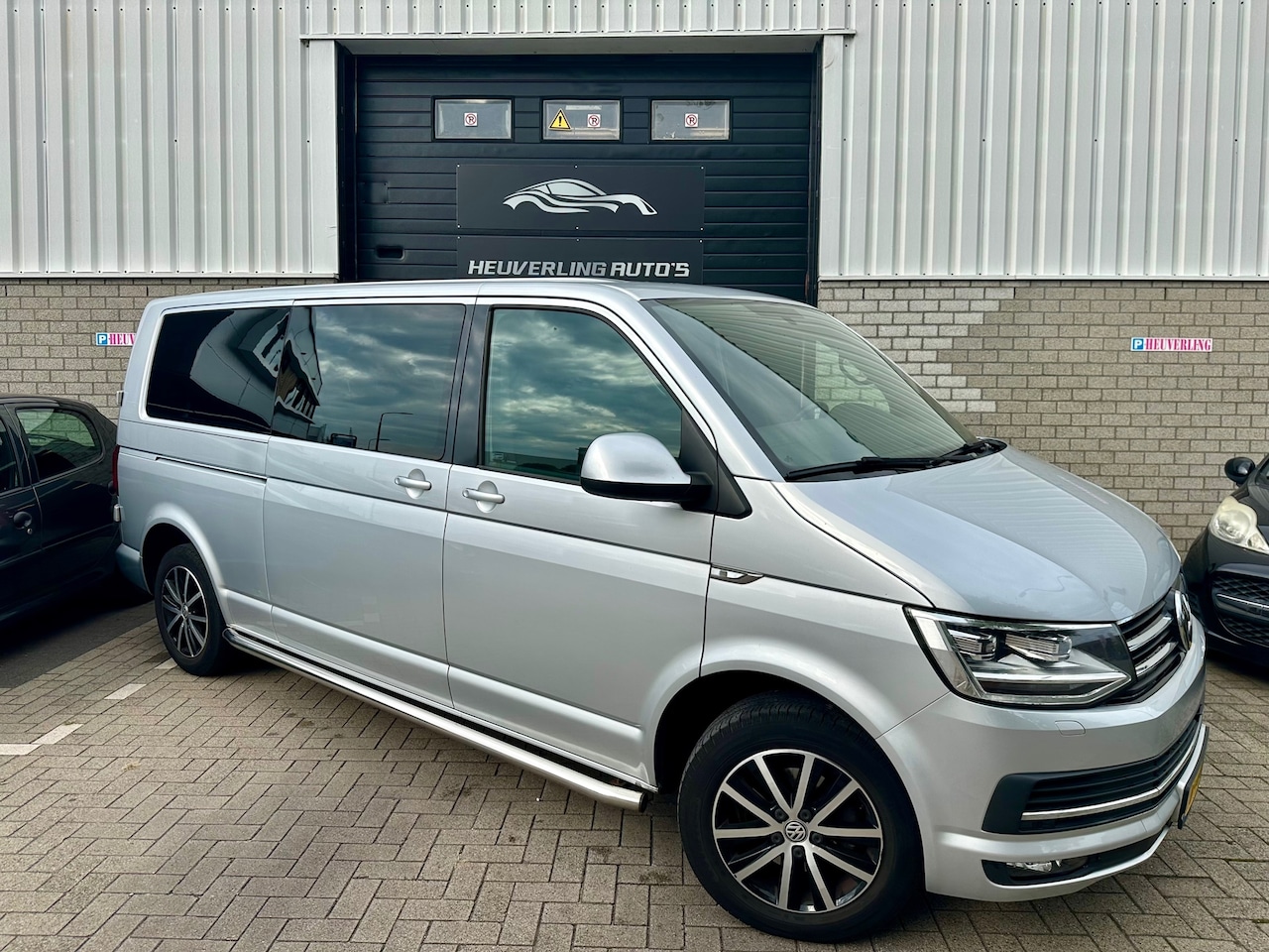 Volkswagen Transporter - 2.0 TDI L2H1 DC Highline | DUBBEL CABINE | AUTOMAAT | PANO | CAMERA - AutoWereld.nl