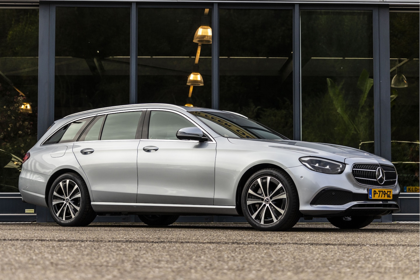 Mercedes-Benz E-klasse Estate - 300 e Business Solution Luxury 300 e Business Solution Luxury - AutoWereld.nl