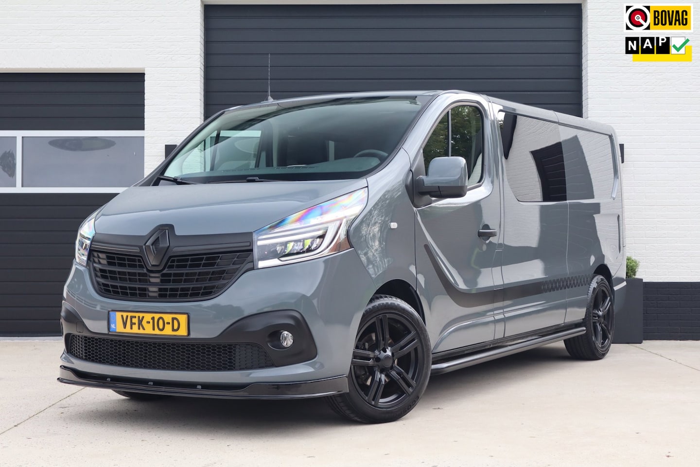 Renault Trafic - 2.0 dCi 120 T29 L2H1 Dubbele cabine Work Edition - Sidebars - Spoilerpakket - LED - Dealer - AutoWereld.nl